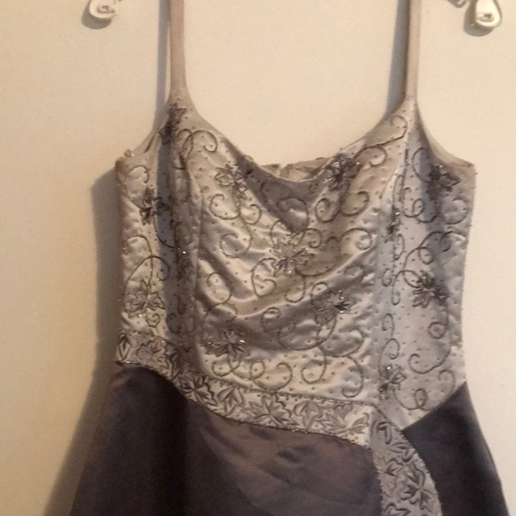 Alyce Embroidered gown - Picture 2 of 8